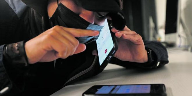 Arequipa: La timan y extorsionan tras comprar 'celular' 1 A 12