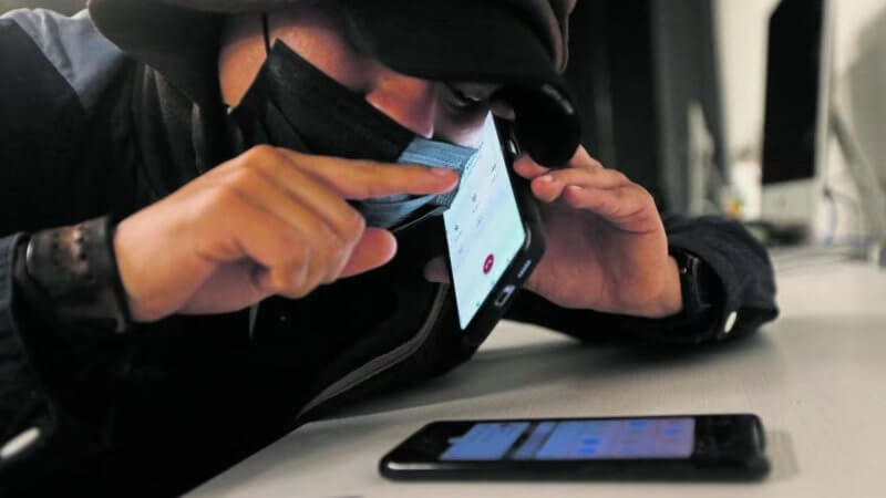 Arequipa: La timan y extorsionan tras comprar 'celular' 1 A 12