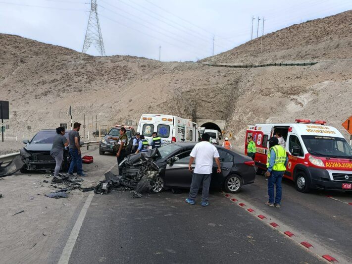 Arequipa: Choque frontal con un muerto y dos heridos 1 B 7