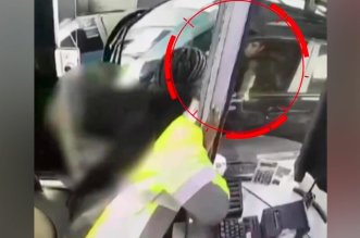 hombre maneja auto cadaver esposa fingir muerte 800x533 1