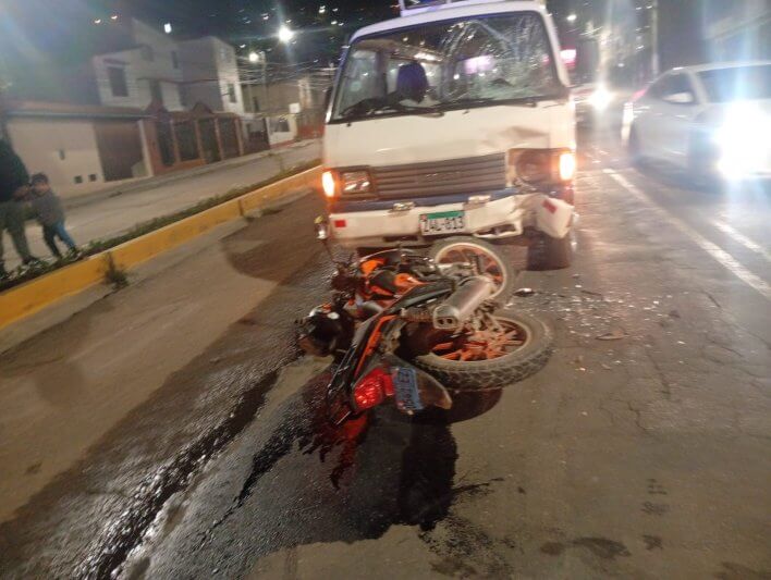Puno: Motociclista grave tras choque con una combi 1 abridoraaaaaaaaa 2